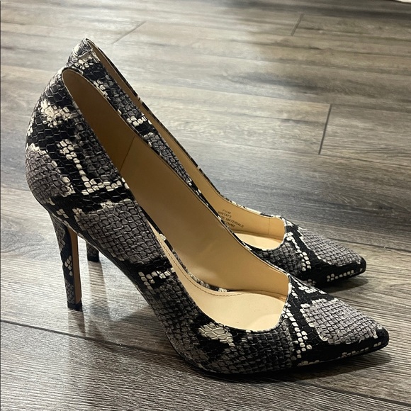 Nine West Shoes - Nine West Black and White Snakeskin Heels